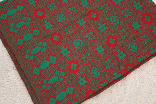 Red and green handwoven khes with geometric folk motifs – Bistaray