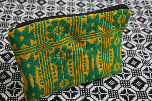 Eco-friendly cloth toiletry pouch with zipper closure
Reusable fabric toiletry bag for travel and daily use
Sustainable cotton toiletry pouch for men and women
Compact and stylish linen travel toiletry bag
Unisex cloth pouch for toiletries, cosmetics, and accessories
Minimalist fabric toiletry organizer on bathroom counter
Washable cloth pouch for eco-conscious travelers