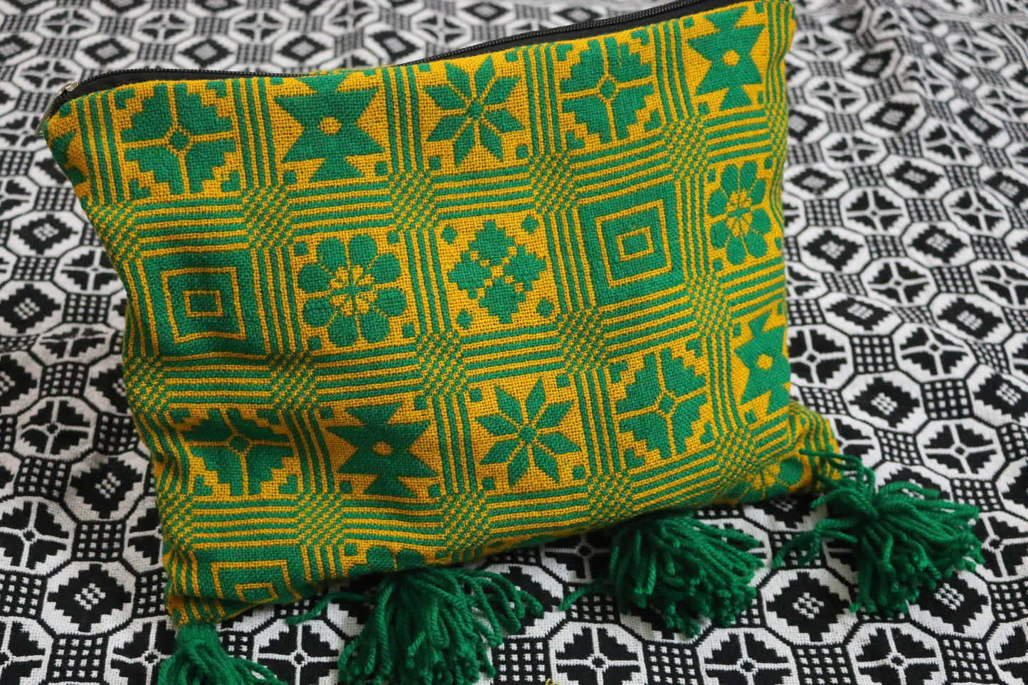 Eco-friendly cloth toiletry pouch with zipper closure
Reusable fabric toiletry bag for travel and daily use
Sustainable cotton toiletry pouch for men and women
Compact and stylish linen travel toiletry bag
Unisex cloth pouch for toiletries, cosmetics, and accessories
Minimalist fabric toiletry organizer on bathroom counter
Washable cloth pouch for eco-conscious travelers