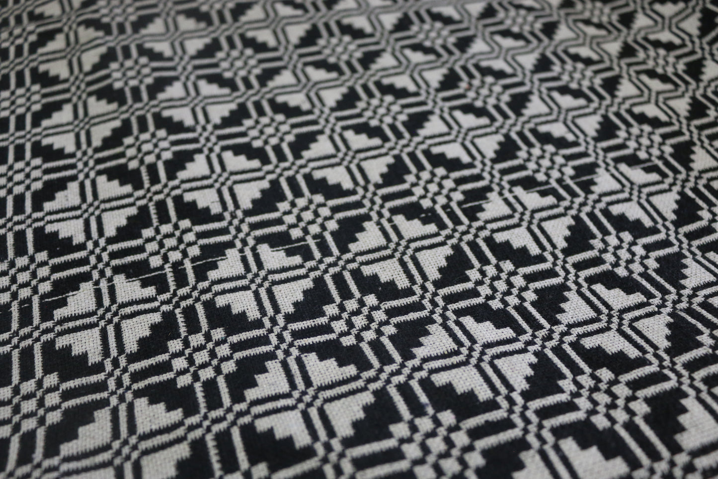 Black & White Cotton Majnu Khes