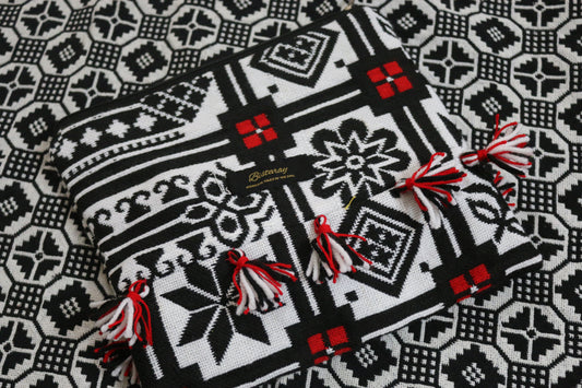 "Eco-friendly cloth toiletry pouch with zipper closure"
"Reusable fabric toiletry bag for travel and daily use"
"Sustainable cotton toiletry pouch for men and women"
"Compact and stylish linen travel toiletry bag"
"Unisex cloth pouch for toiletries, cosmetics, and accessories"
"Minimalist fabric toiletry organizer on bathroom counter"
"Washable cloth pouch for eco-conscious travelers"