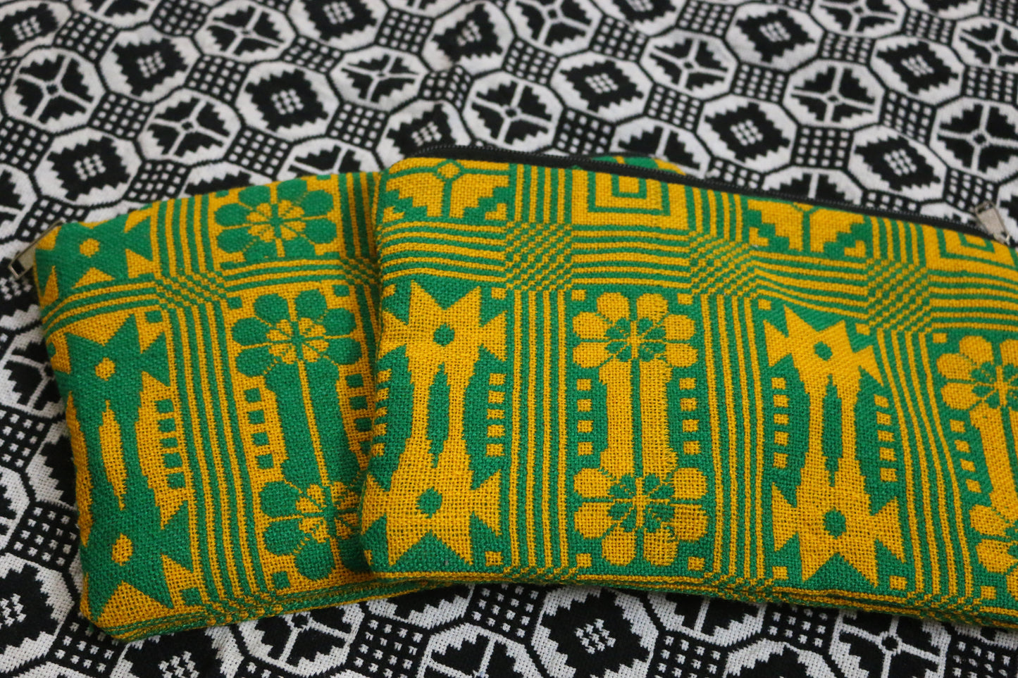 Eco-friendly cloth toiletry pouch with zipper closure
Reusable fabric toiletry bag for travel and daily use
Sustainable cotton toiletry pouch for men and women
Compact and stylish linen travel toiletry bag
Unisex cloth pouch for toiletries, cosmetics, and accessories
Minimalist fabric toiletry organizer on bathroom counter
Washable cloth pouch for eco-conscious travelers