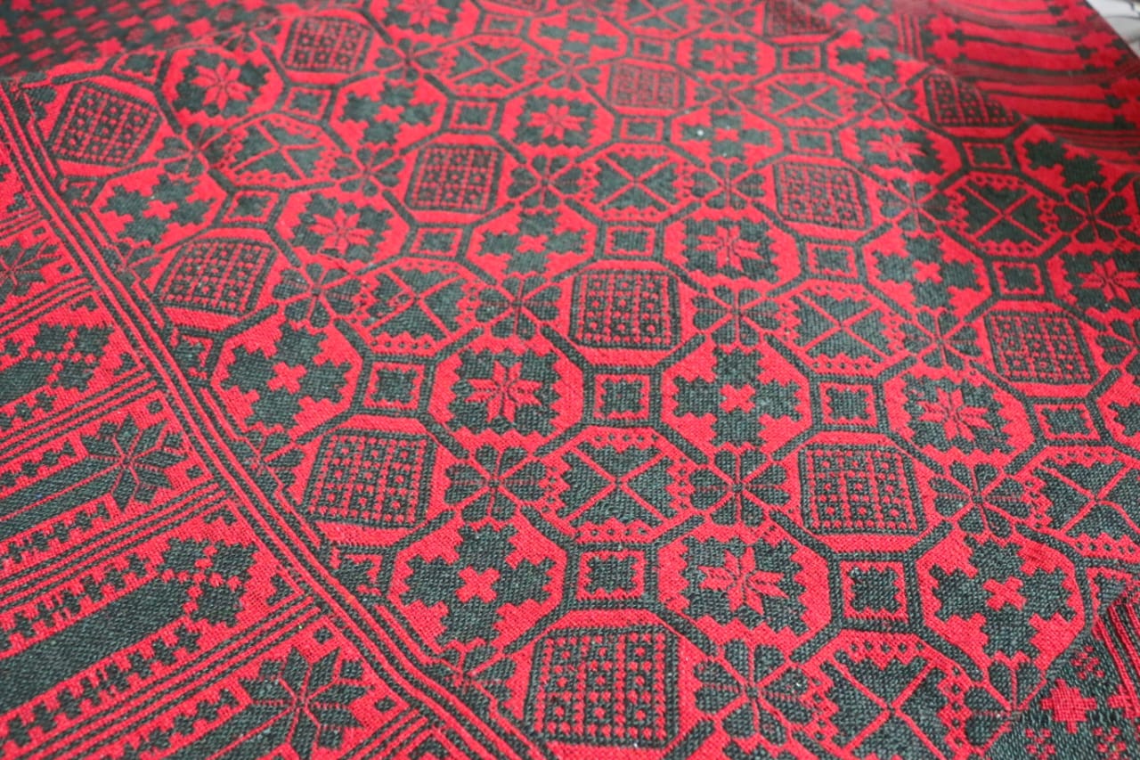 Red Majnu Khes