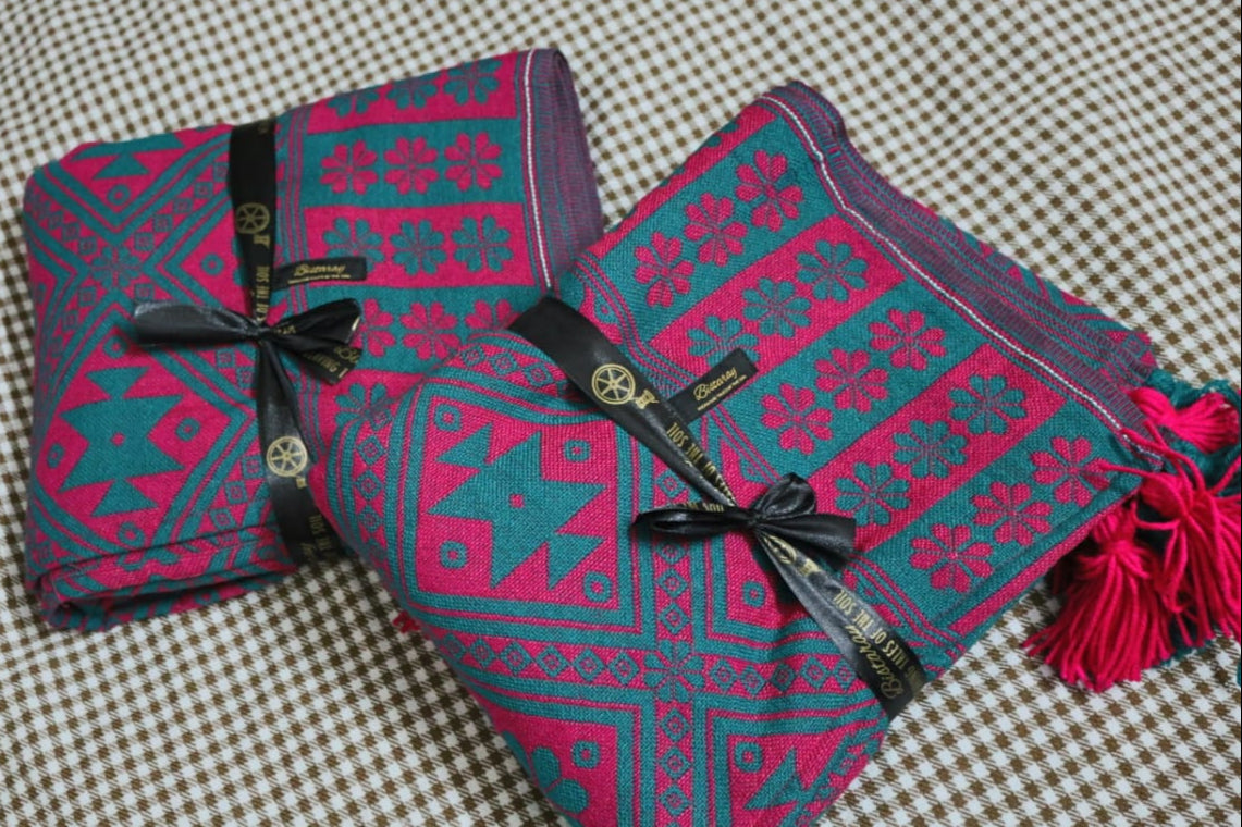Teal & Pink Woollen Khes