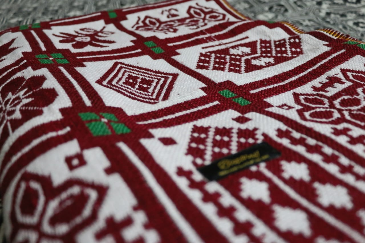 Maroon & Green Woollen Khes