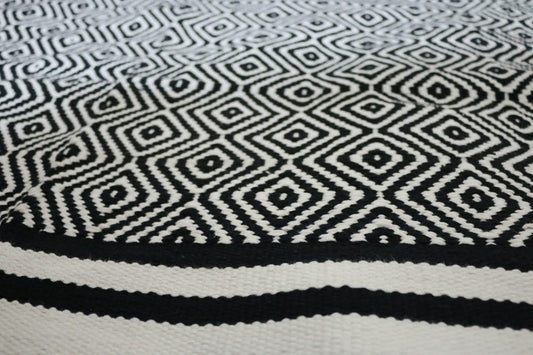 Black & White Dhurrie Rug (Handwoven)