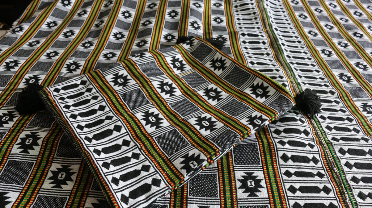 Black & White - Double bed size Khes with two pillow covers
