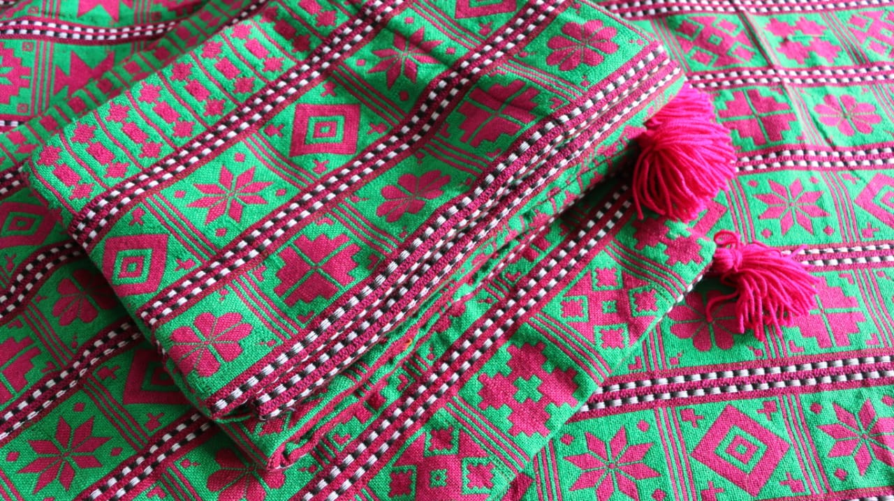 Green & Pink Lightweight Woollen Khes - Two single sheets with two pillow covers