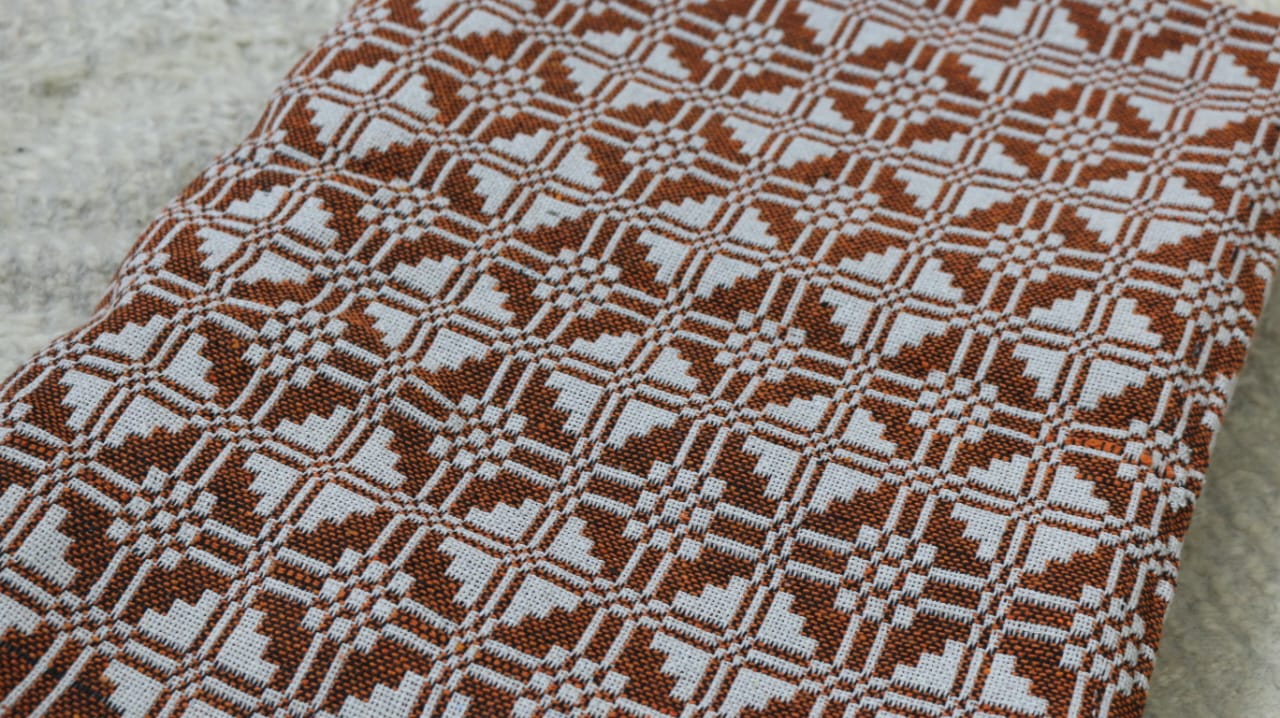 Brown & White Majnu Khes