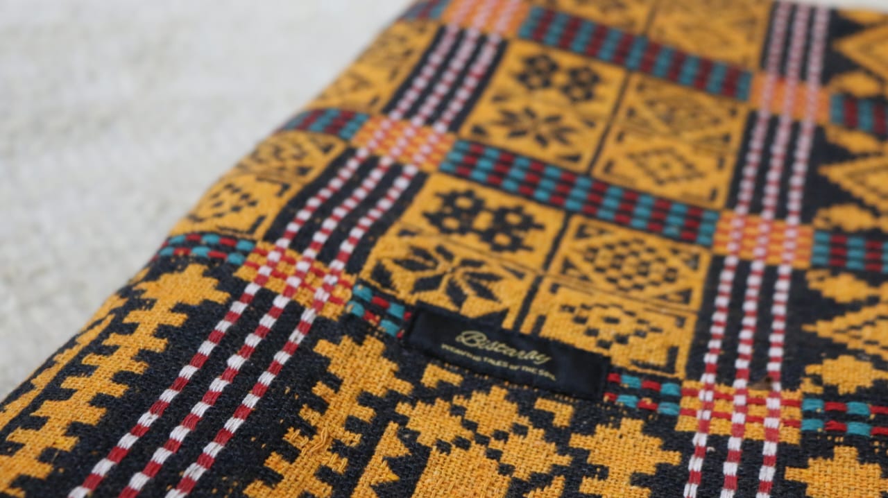 handwoven majnu khes mustard black - Bistaray
traditional majnu khes shawl Pakistan
artisan cotton khes handmade