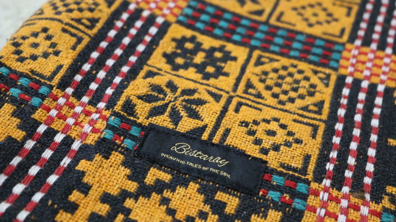 handwoven majnu khes mustard black - Bistaray
traditional majnu khes shawl Pakistan
artisan cotton khes handmade