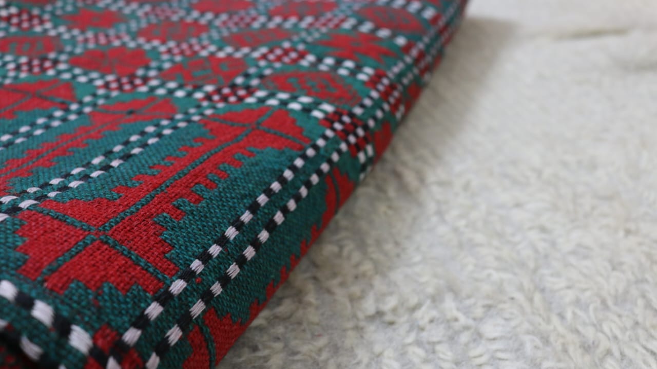 handwoven majnu khes green red - Bistaray
traditional khes shawl handmade Pakistan
majnu khes artisan textile in red and green