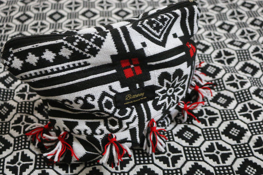 "Eco-friendly cloth toiletry pouch with zipper closure"

"Reusable fabric toiletry bag for travel and daily use"

"Sustainable cotton toiletry pouch for men and women"

"Compact and stylish linen travel toiletry bag"

"Unisex cloth pouch for toiletries, cosmetics, and accessories"

"Minimalist fabric toiletry organizer on bathroom counter"

"Washable cloth pouch for eco-conscious travelers"
