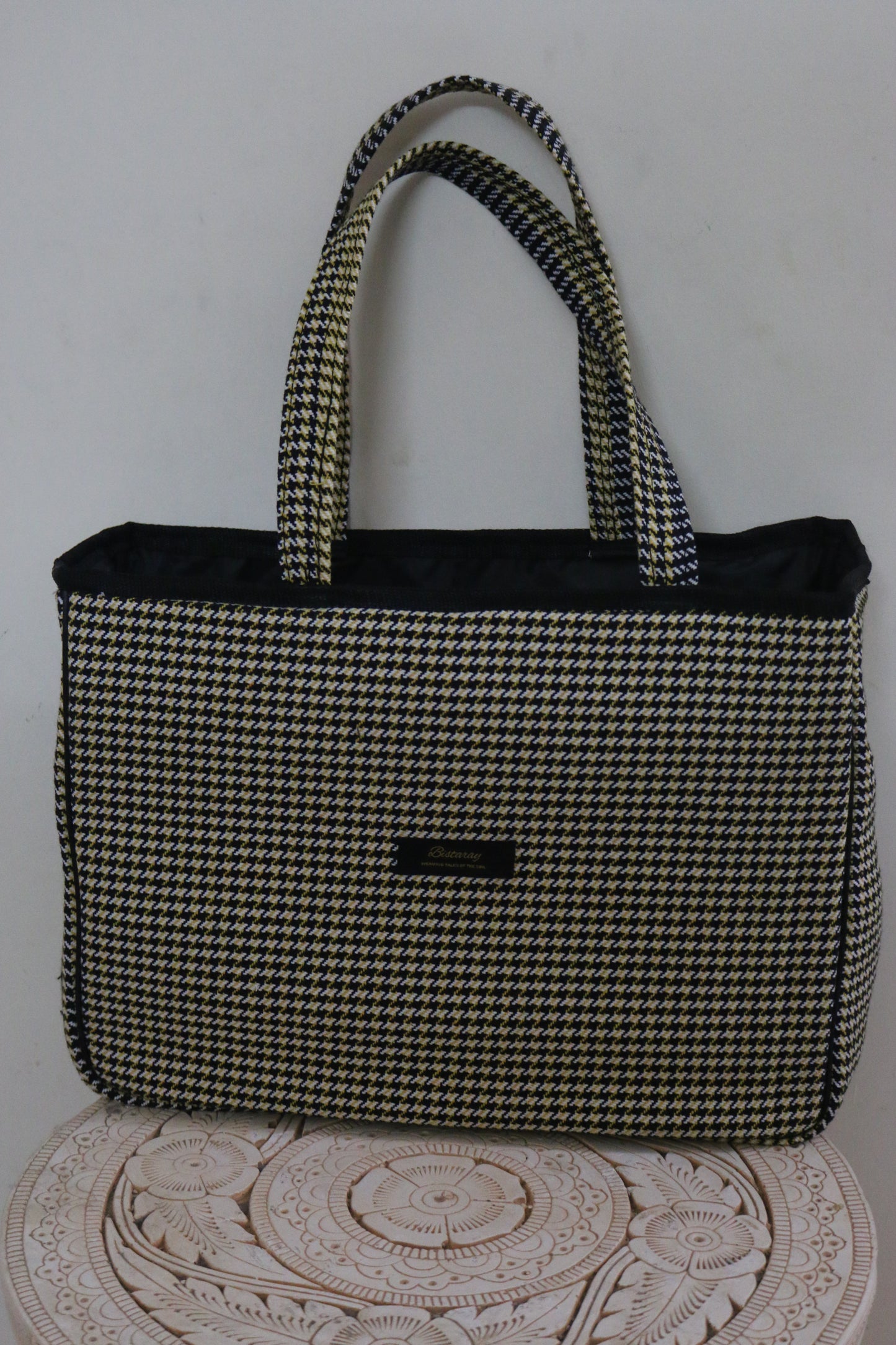 Houndstooth cloth tote bag with reinforced handles
Stylish fabric tote bag featuring houndstooth pattern
Reusable houndstooth shopping bag made from durable cloth
Spacious black and white houndstooth tote for everyday use
Eco-friendly cloth tote with classic houndstooth design
