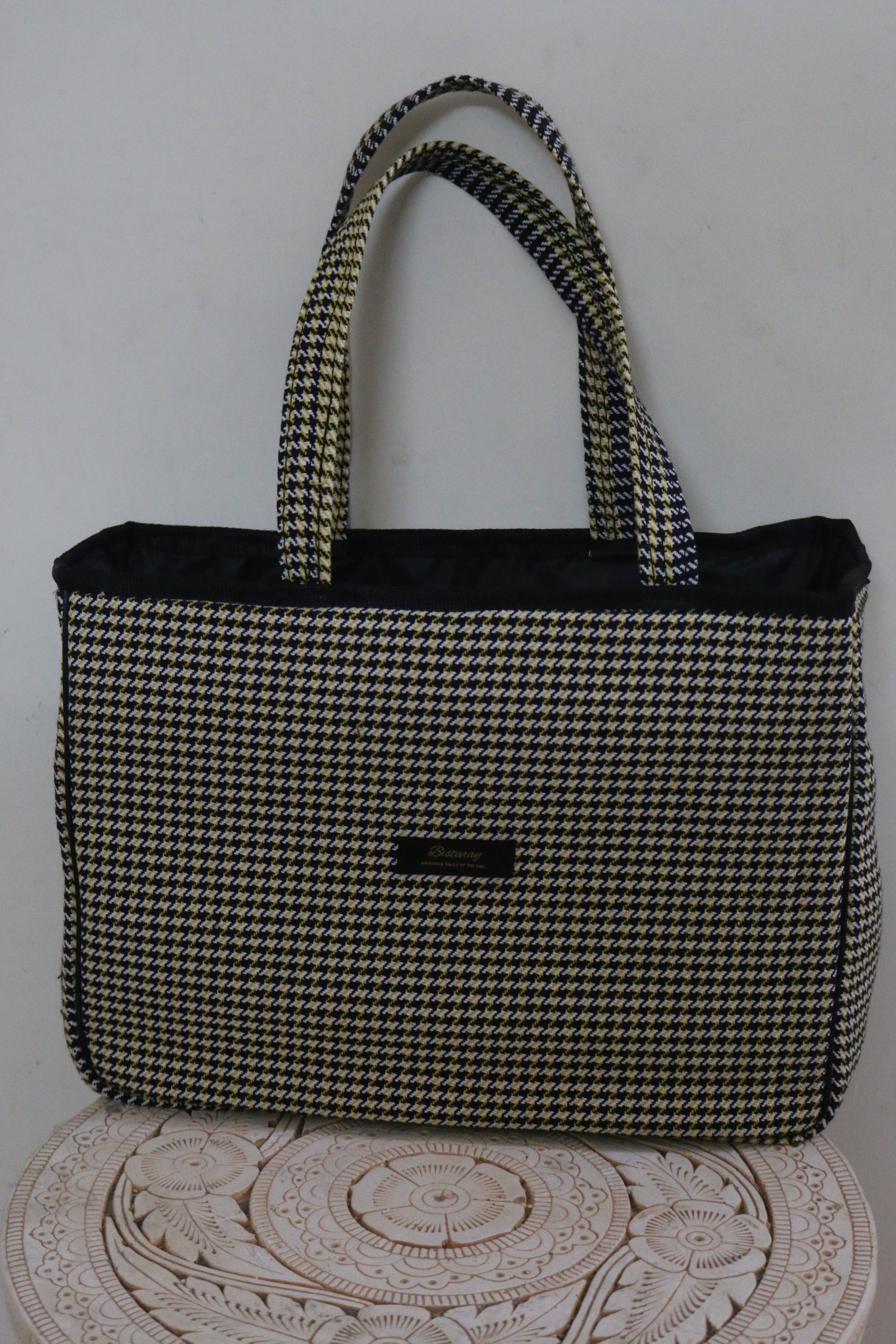 Houndstooth cloth tote bag with reinforced handles
Stylish fabric tote bag featuring houndstooth pattern
Reusable houndstooth shopping bag made from durable cloth
Spacious black and white houndstooth tote for everyday use
Eco-friendly cloth tote with classic houndstooth design