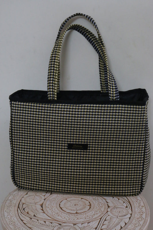Houndstooth cloth tote bag with reinforced handles
Stylish fabric tote bag featuring houndstooth pattern
Reusable houndstooth shopping bag made from durable cloth
Spacious black and white houndstooth tote for everyday use
Eco-friendly cloth tote with classic houndstooth design