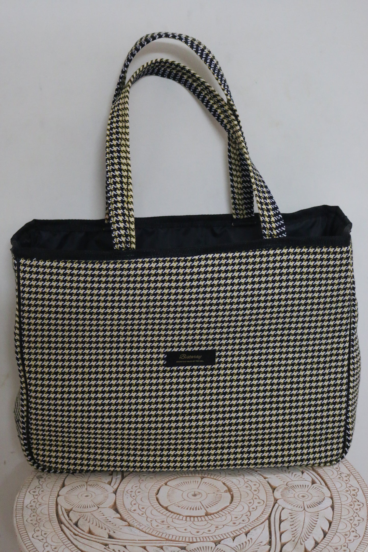 Houndstooth cloth tote bag with reinforced handles
Stylish fabric tote bag featuring houndstooth pattern
Reusable houndstooth shopping bag made from durable cloth
Spacious black and white houndstooth tote for everyday use
Eco-friendly cloth tote with classic houndstooth design