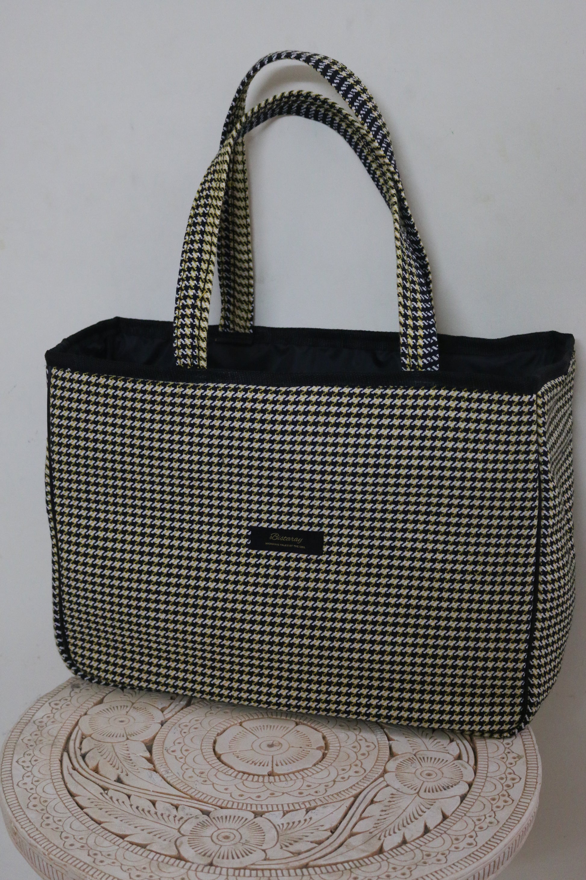 Houndstooth cloth tote bag with reinforced handles
Stylish fabric tote bag featuring houndstooth pattern
Reusable houndstooth shopping bag made from durable cloth
Spacious black and white houndstooth tote for everyday use
Eco-friendly cloth tote with classic houndstooth design