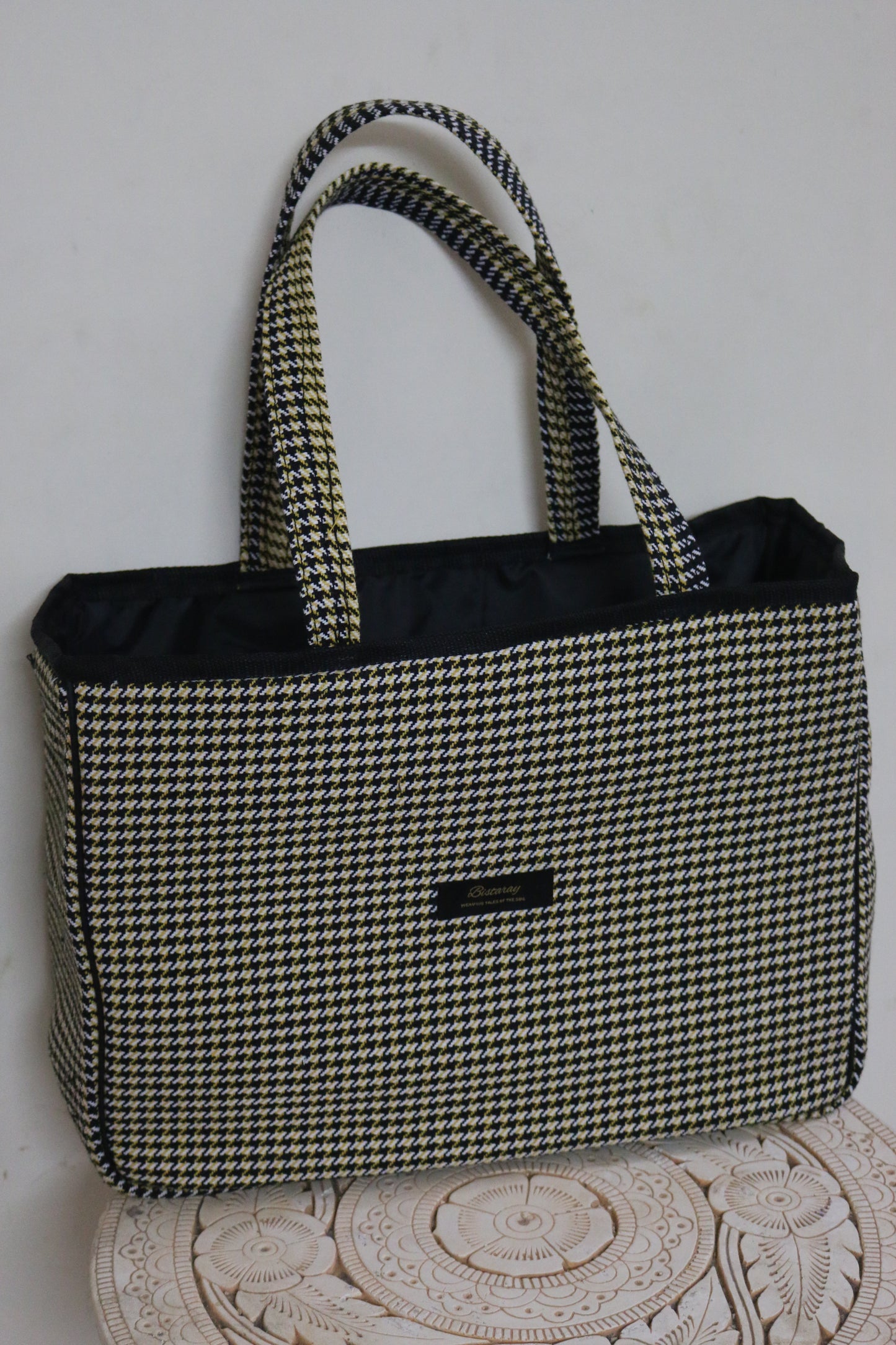 Houndstooth cloth tote bag with reinforced handles
Stylish fabric tote bag featuring houndstooth pattern
Reusable houndstooth shopping bag made from durable cloth
Spacious black and white houndstooth tote for everyday use
Eco-friendly cloth tote with classic houndstooth design