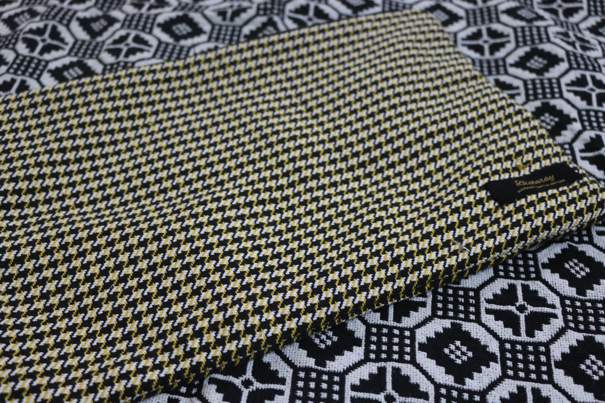 Houndstooth design pouch for tablets, Chromebooks, or travel essentials

Multi-purpose fabric pouch with houndstooth pattern"

Protective houndstooth sleeve for electronic devices or toiletries

Chic houndstooth toiletry and tablet organizer bag

Fashionable houndstooth travel pouch for electronics and accessories