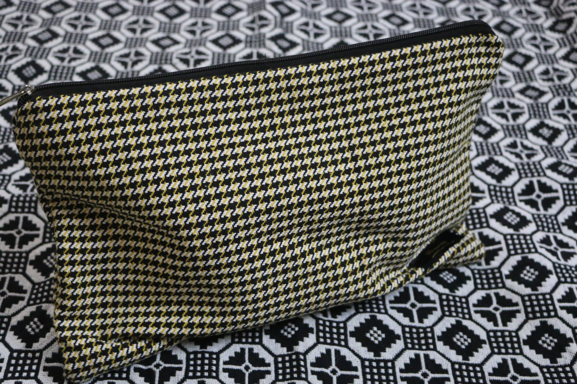 Houndstooth design pouch for tablets, Chromebooks, or travel essentials

Multi-purpose fabric pouch with houndstooth pattern"

"Protective houndstooth sleeve for electronic devices or toiletries"

"Chic houndstooth toiletry and tablet organizer bag"

"Fashionable houndstooth travel pouch for electronics and accessories