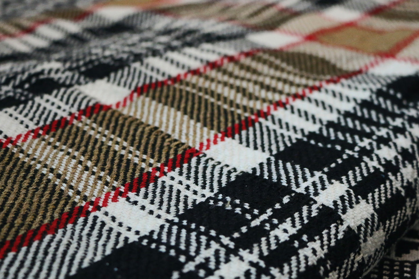Tartan Plaid Woollen Khes