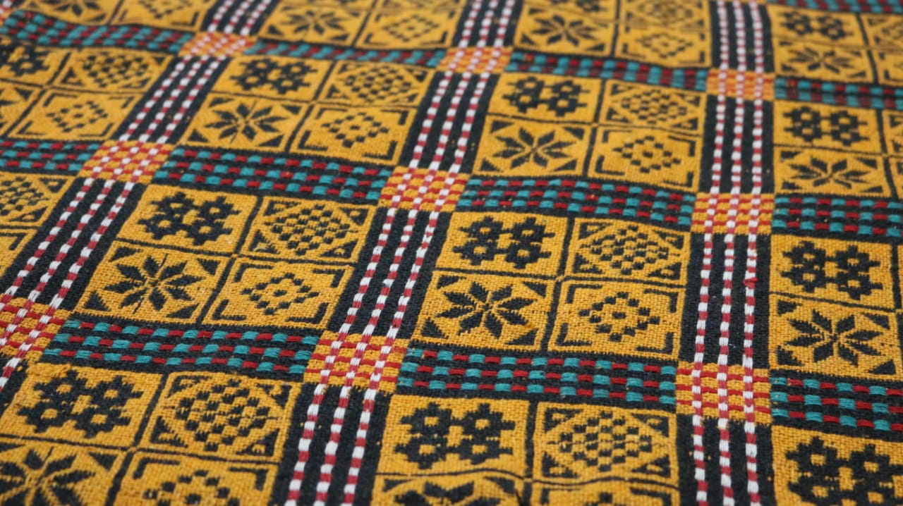 handwoven majnu khes mustard black - Bistaray

traditional majnu khes shawl Pakistan

artisan cotton khes handmade