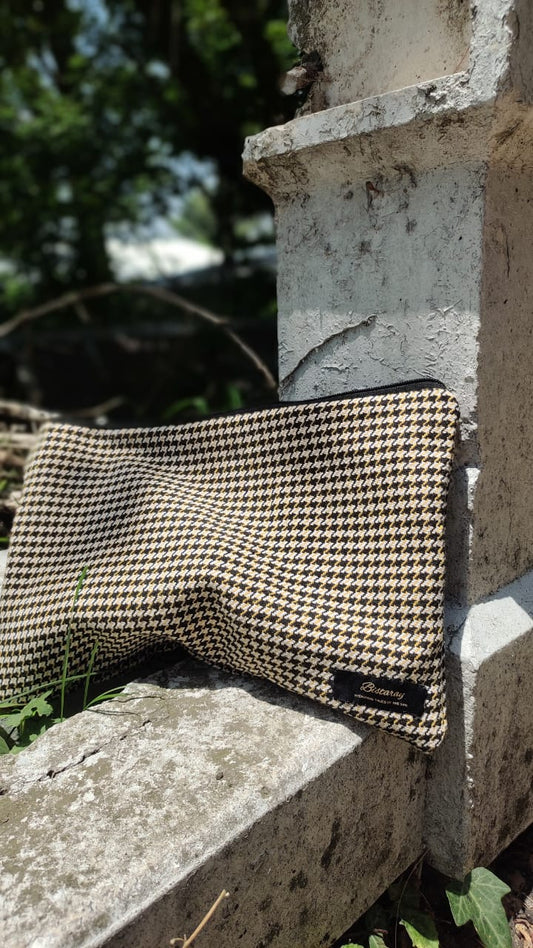 Houndstooth Multi-Purpose Pouch – For Tablets, Chromebooks & Toiletries