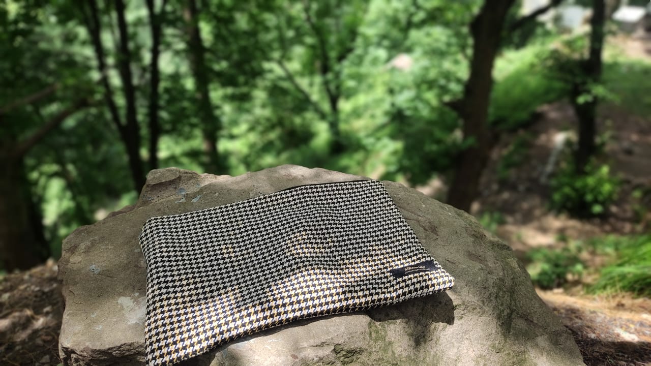 Houndstooth Multi-Purpose Pouch – For Tablets, Chromebooks & Toiletries