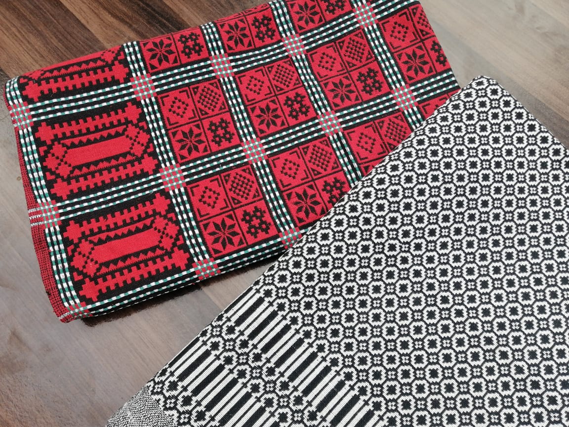 Close‑up of Black & White Cotton Majnu Khes showing geometric double‑cloth pattern and texture.